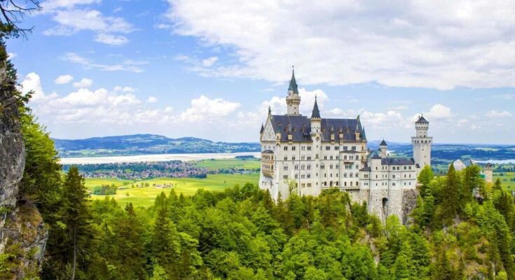 Germany's No. 1 Tourist Destination: Neuschwanstein Castle